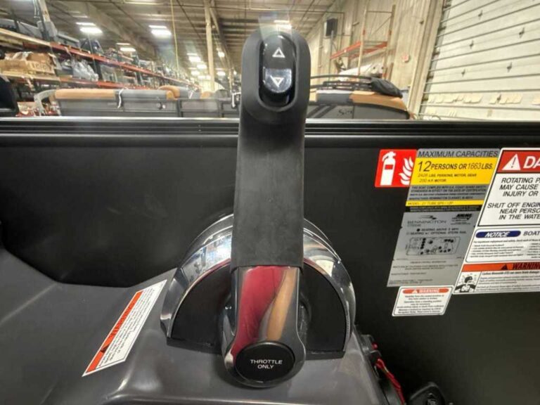 2026 Bennington 22SSB - SPS - Luxe - Blackout US-ETWS9328J526 [photo 15]